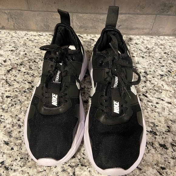 Nike Training Women’s Tennis Shoes - size 7 - Black and White - Picture 2 of 10